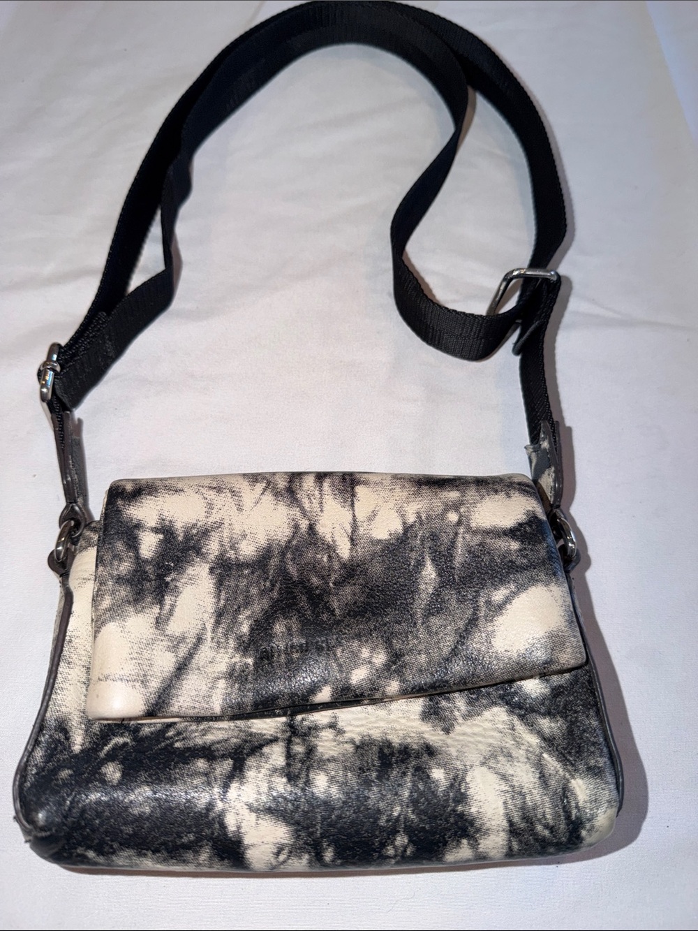 B20 Aimee Kestenberg Tie Die Broadway Novelty Crossbody